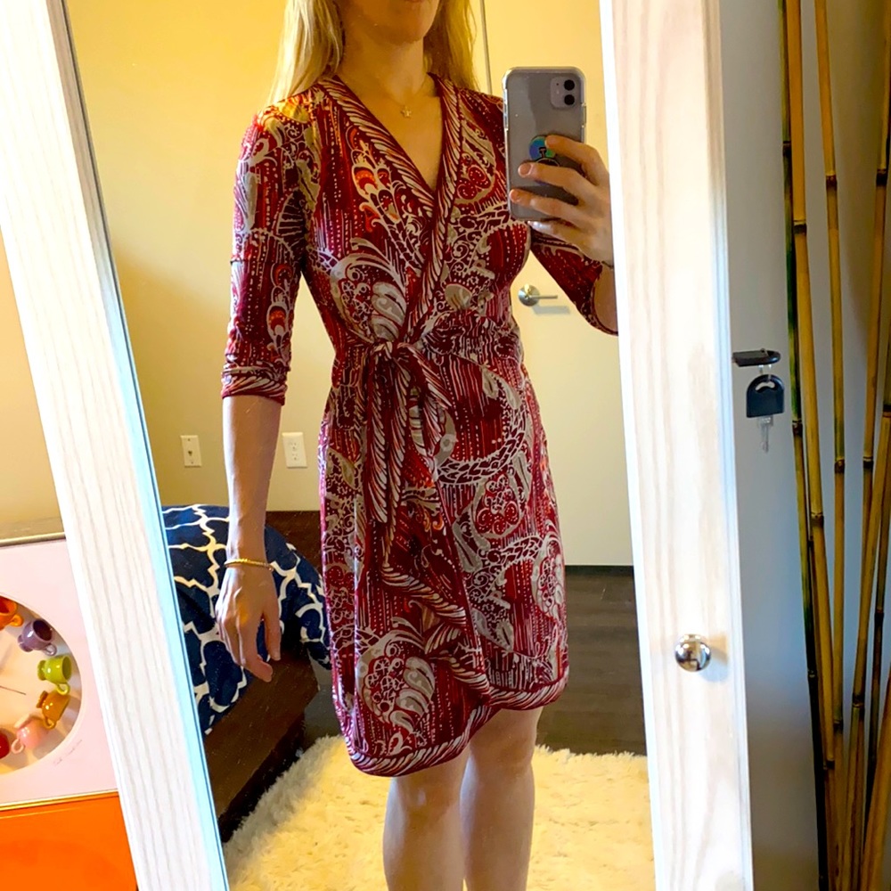 Never-wrinkles red fun patterned wrap dress!
